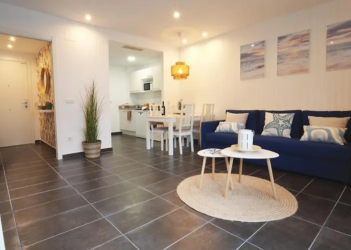 Seahomes Vacations - Beachside With Pool * Lloret de Mar