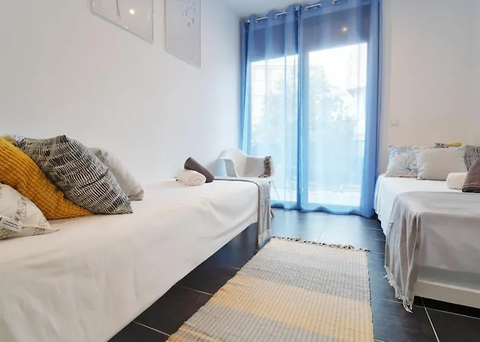 Seahomes Vacations - Beachside With Pool Apartman