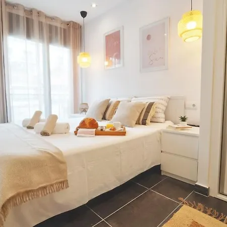 Seahomes Vacations - Beachside With Pool Apartamento Lloret de Mar