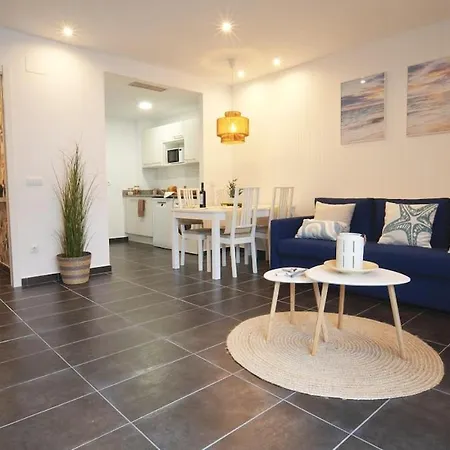 Seahomes Vacations - Beachside With Pool * Lloret de Mar