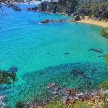 Seahomes Vacations - Beachside With Pool Appartamento Lloret de Mar